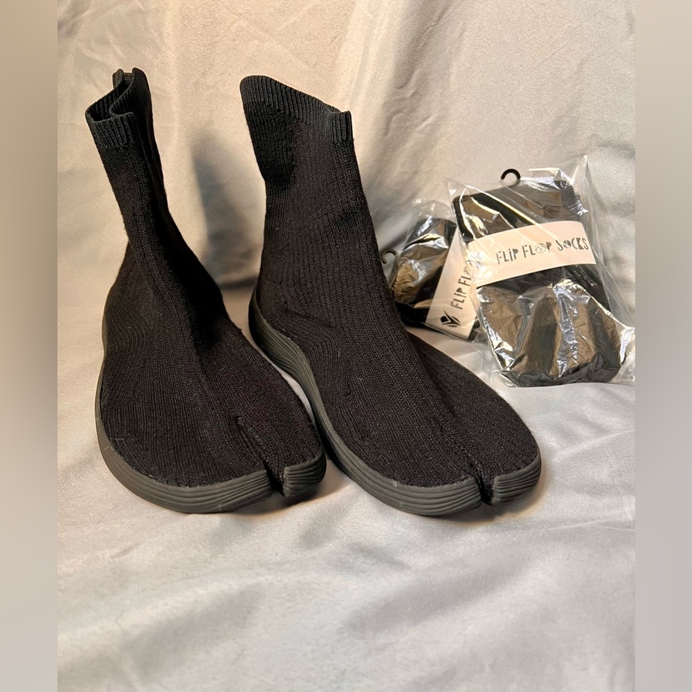 ILYSM black tabi shoes